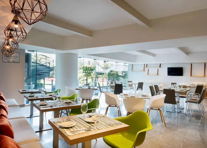 Hilton Garden Santa Fe Hotel